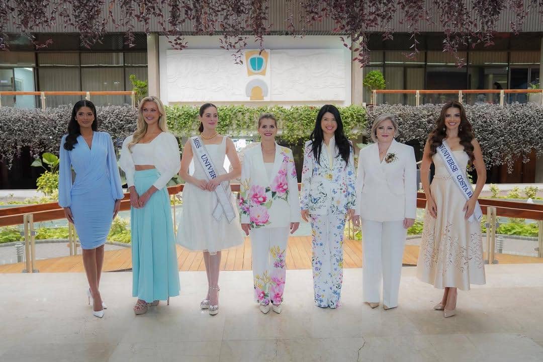 7 Potret Pertemuan Miss Universe 2025 dengan Presiden Kosta Rika