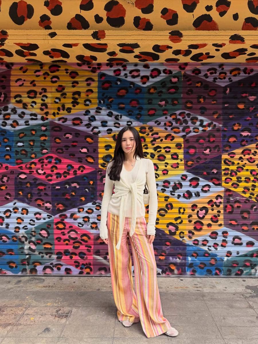 Beby Tsabina berlibur di Thailand