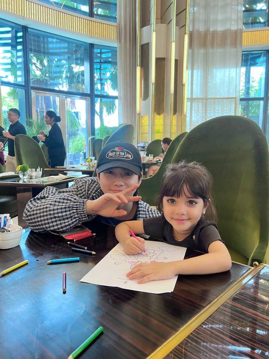 Anak Hamidah Rachmayanti berjumpa Suho EXO