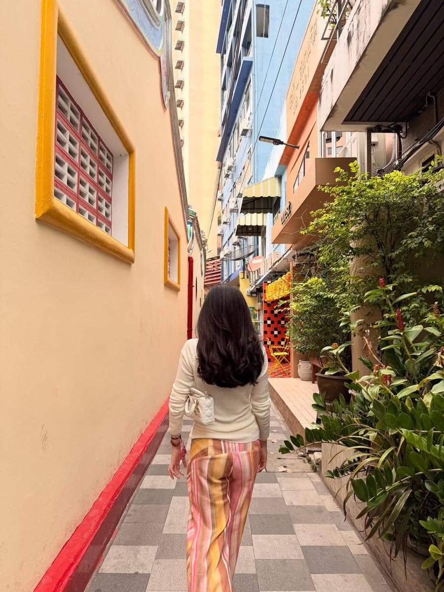 Beby Tsabina berlibur di Thailand