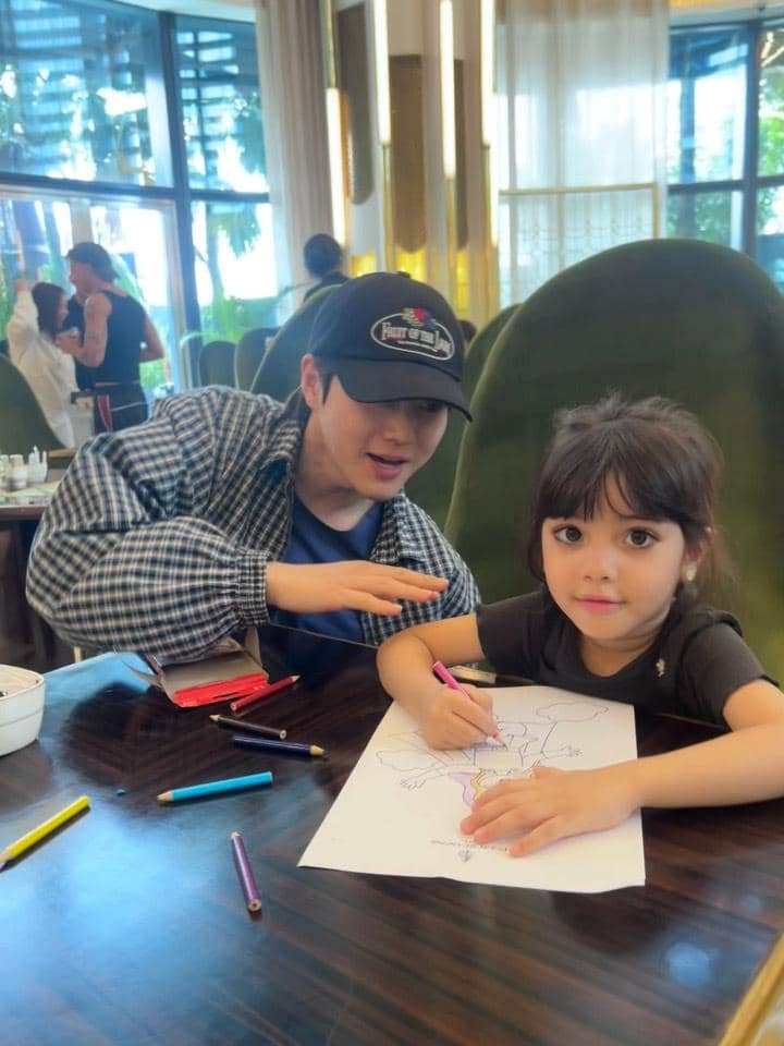Anak Hamidah Rachmayanti berjumpa Suho EXO