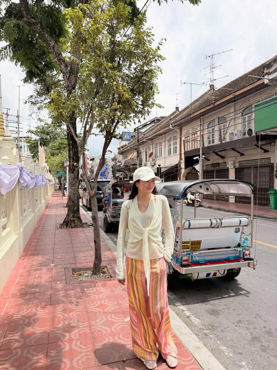 Beby Tsabina berlibur di Thailand