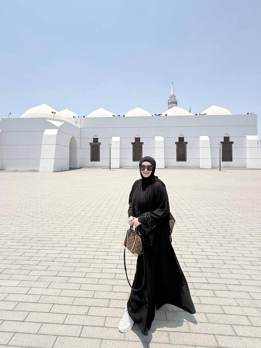 Fitri Carlina saat di Masjid Qisas Jeddah
