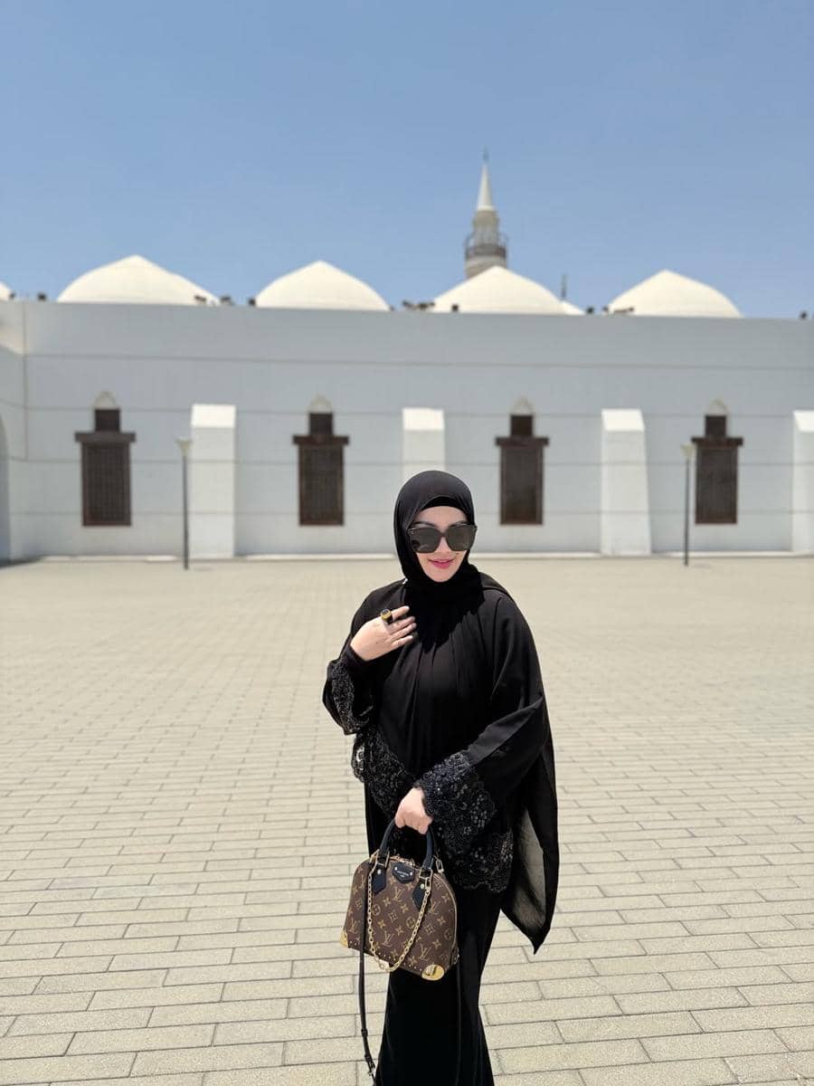 Fitri Carlina saat di Masjid Qisas Jeddah