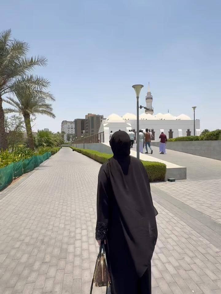 Fitri Carlina saat di Masjid Qisas Jeddah