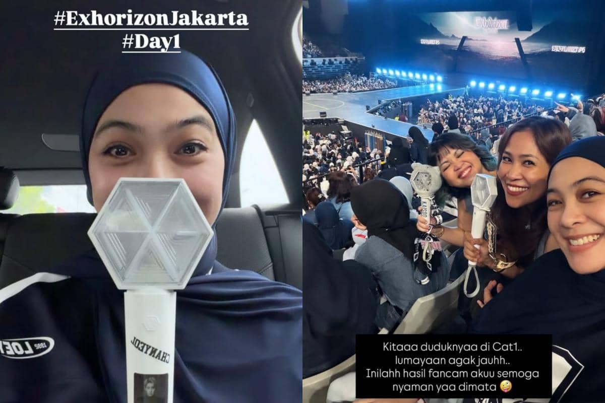 Seorang perempuan berpose dengan lightstick EXO di mobil dan berfoto bersama teman-temannya di konser EXO PLANET #6 EXhOrizon di Jakarta.