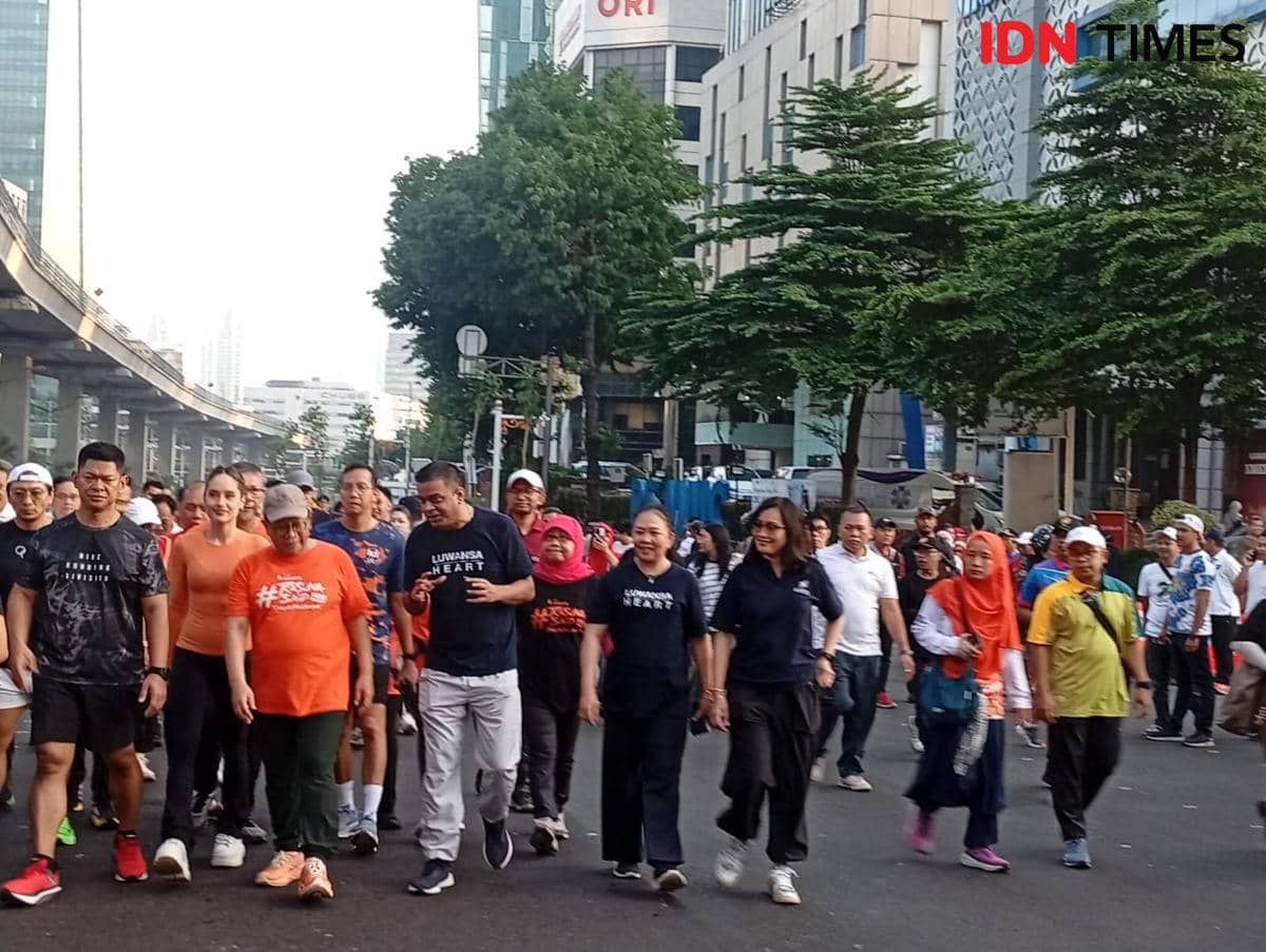 Gubernur DKI Jakarta, Pramono Anung, bersama Cinta Laura di Car Free Day (CFD) di Jalan H.R. Rasuna Said, Jakarta Selatan, Minggu (7/6/2026)