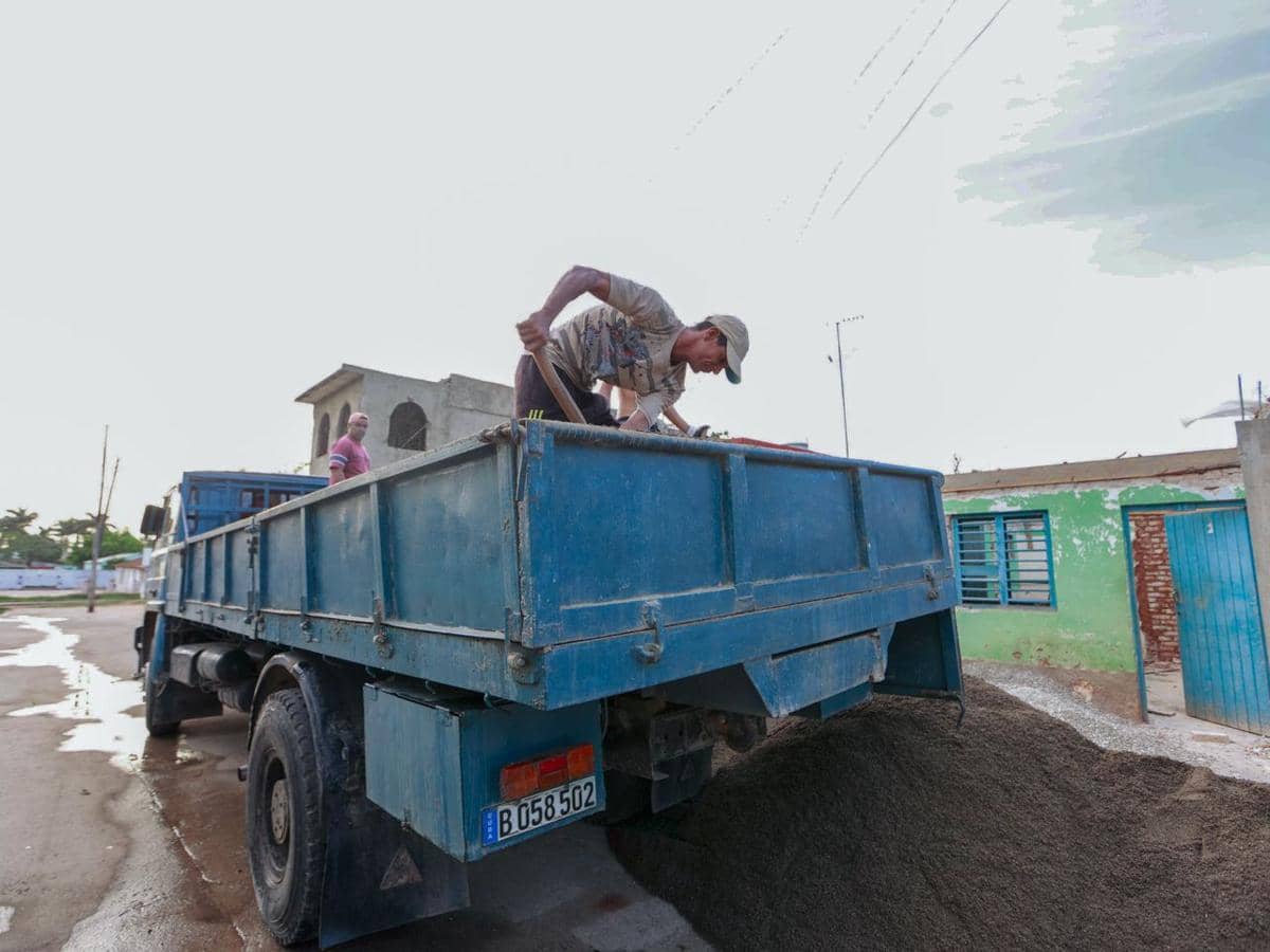 menurunkan pasir