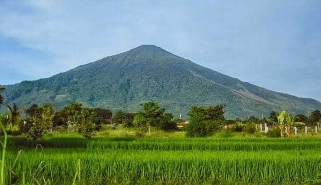 ilustrasi gunung Ciremai diyakini sebagai surga energi yang masih tertidur