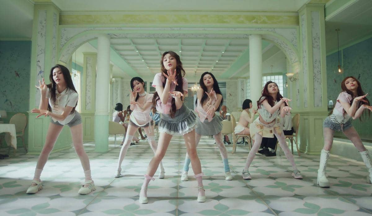cuplikan MV Sugar Honey Ice Tea