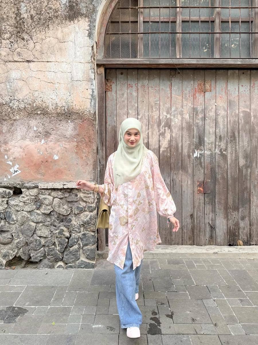 OOTD Motif Floral ala Ravira Naila Khansa