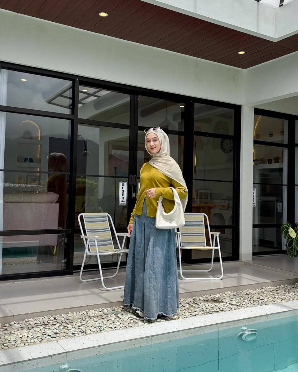 OOTD Rok Denim ala Ika Vanela