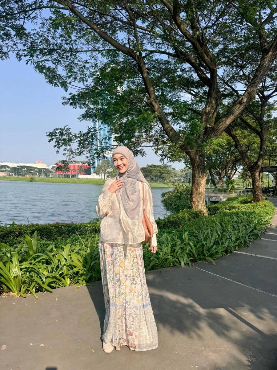 OOTD Motif Floral ala Ravira Naila Khansa
