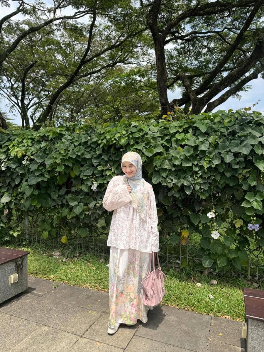 OOTD Motif Floral ala Ravira Naila Khansa