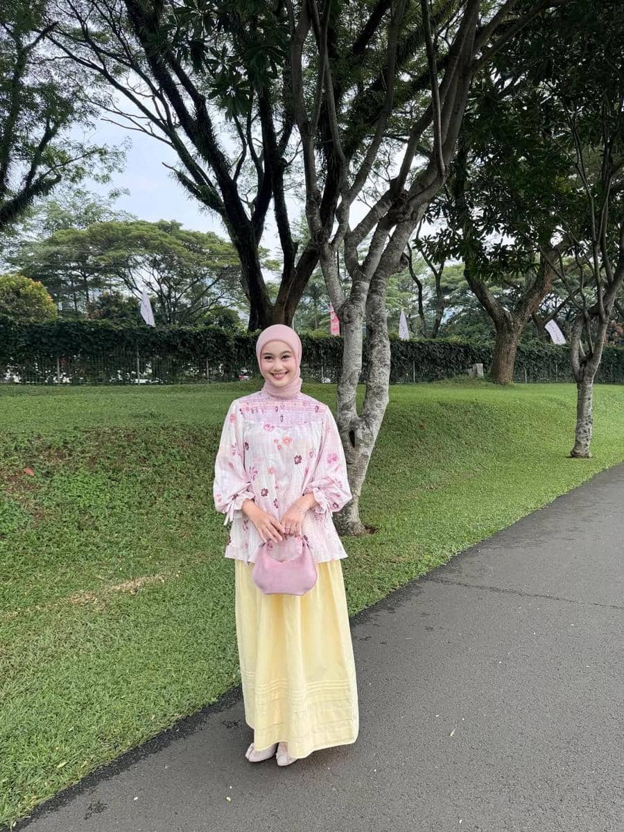 OOTD Motif Floral ala Ravira Naila Khansa
