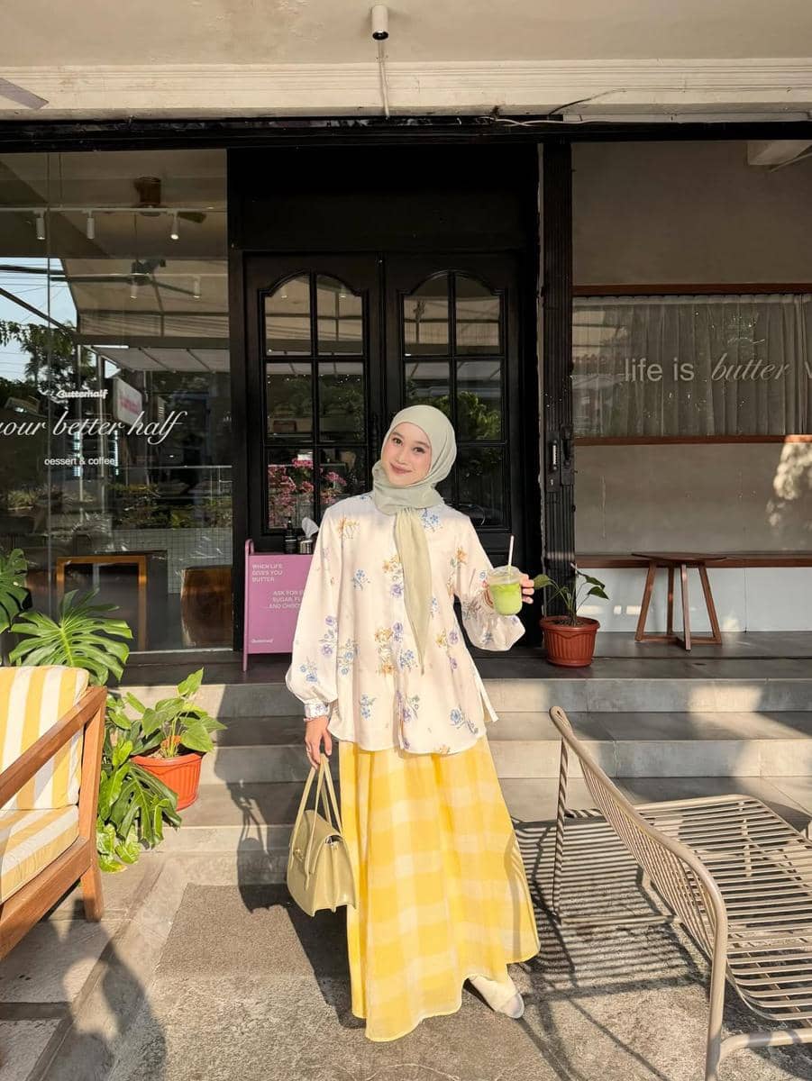 OOTD Motif Floral ala Ravira Naila Khansa