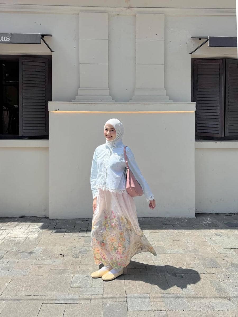 OOTD Motif Floral ala Ravira Naila Khansa