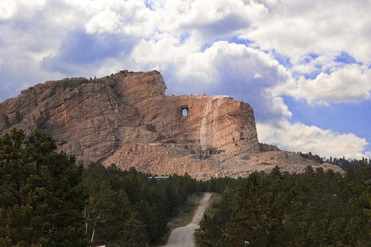 4 Fakta Monumen Crazy Horse, Pahlawan Indian yang Dihormati Amerika
