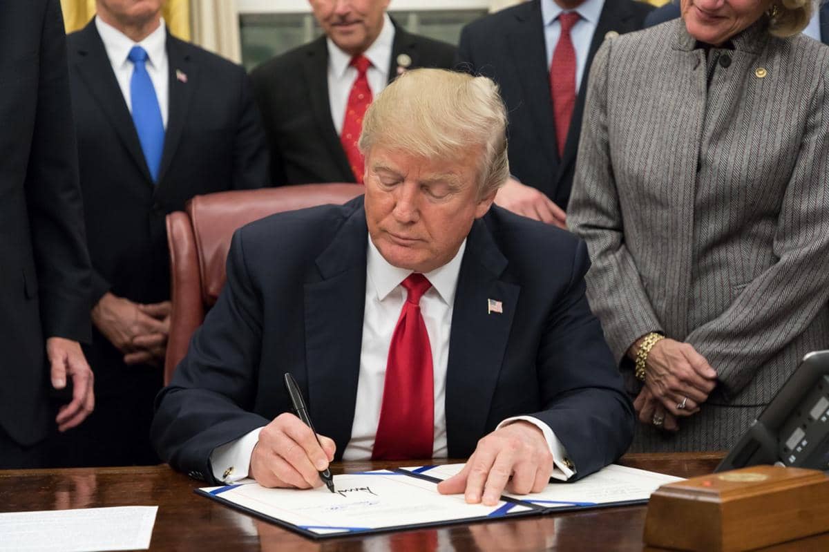 Ganggu Gencatan Senjata, Trump Desak Iran-Israel Setop Saling Serang
