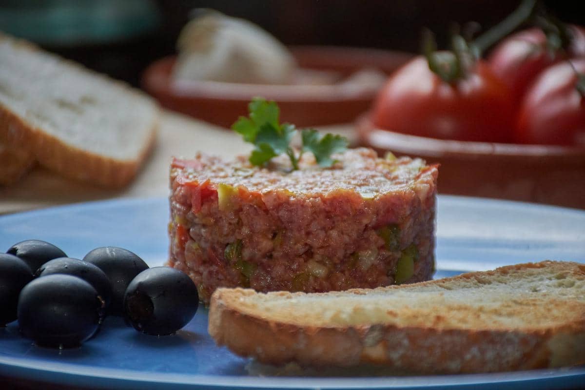 ilustrasi tuna tartare