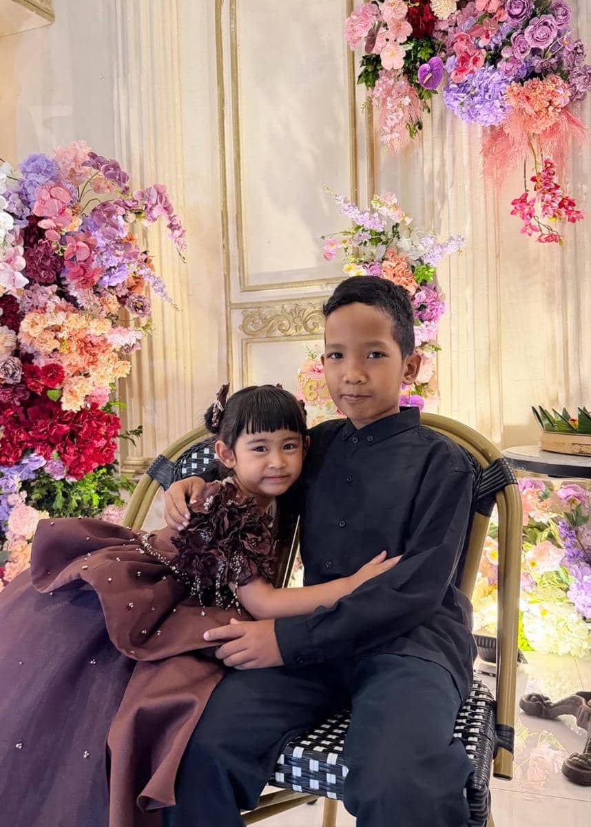 Kedekatan Moana dan Arjuna anak angkat Ria Ricis (Instagram.com/riaricis1795)