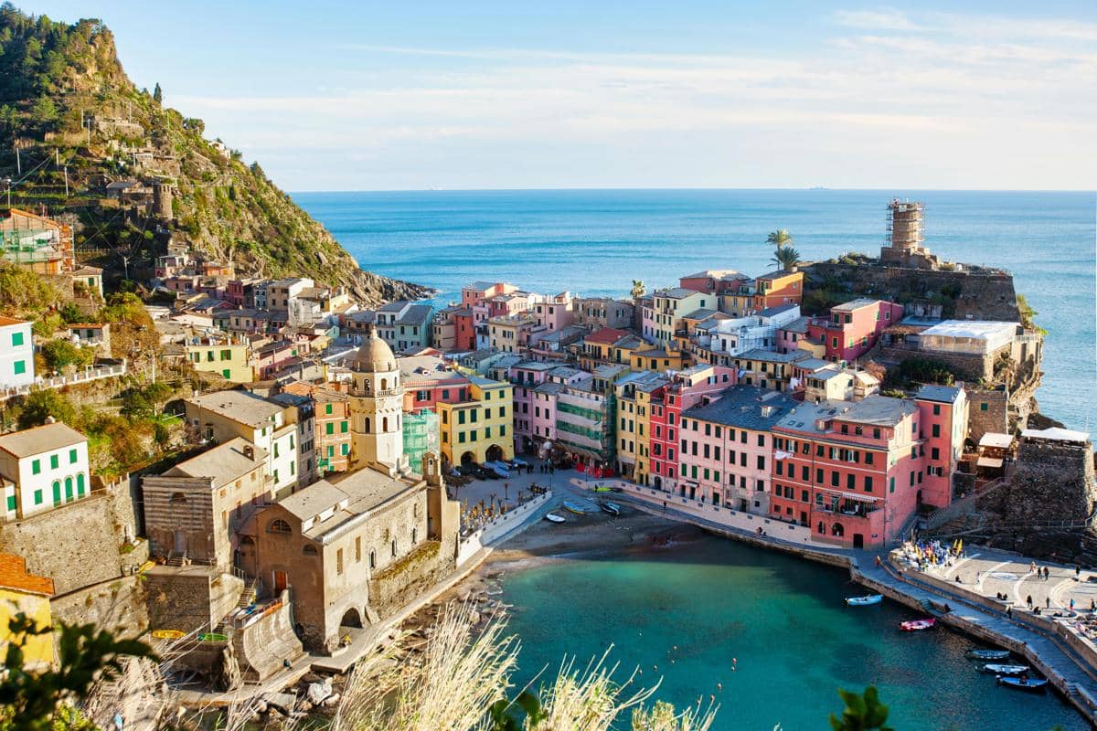 5 Fakta Vernazza, Desa Kuno Berstruktur Vertikal di Atas Batuan Karang