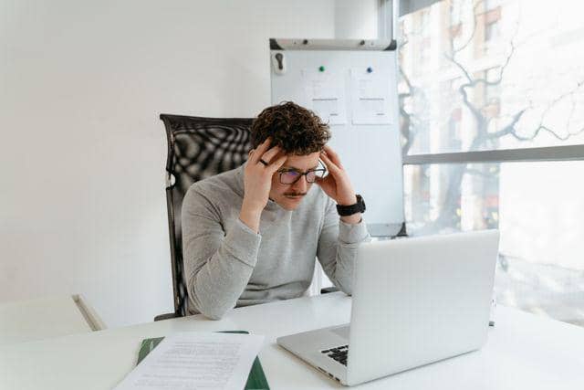 Sering Overthinking? Waspadai 5 Dampak Fisik yang Tak Terduga