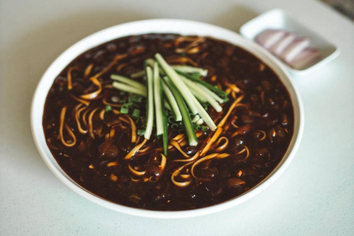 ilustrasi jajangmyeon 