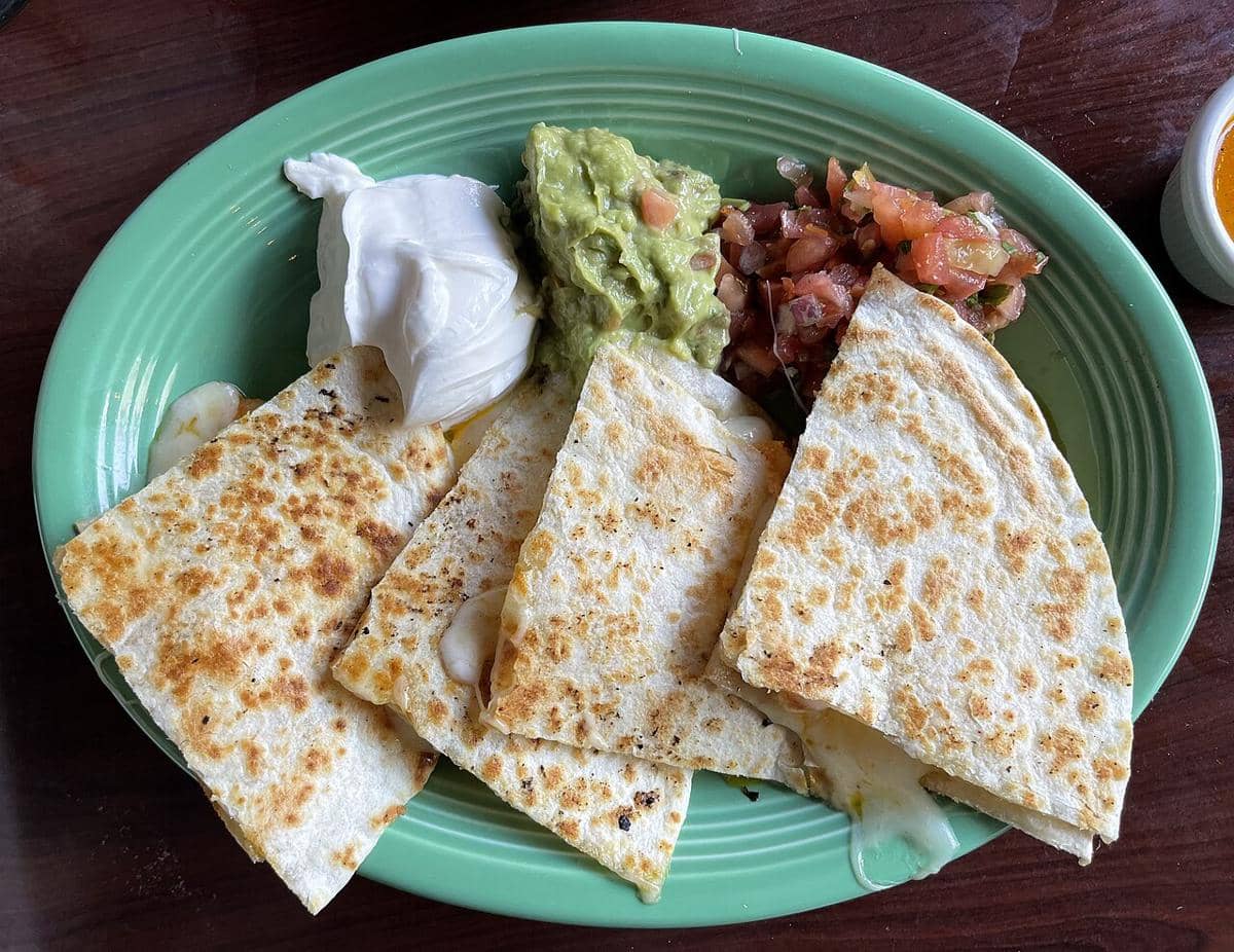 ilustrasi quesadilla ayam