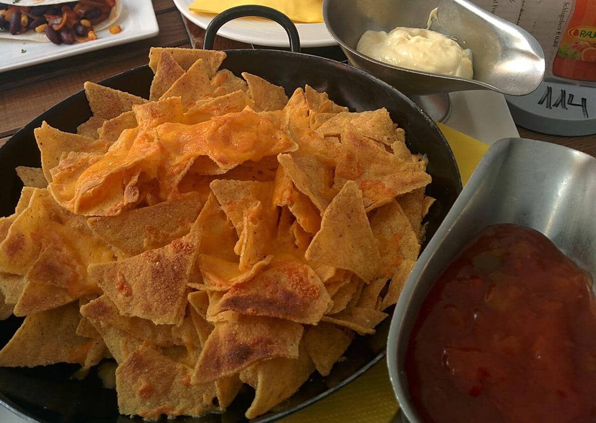 ilustrasi bahan nachos daging pedas
