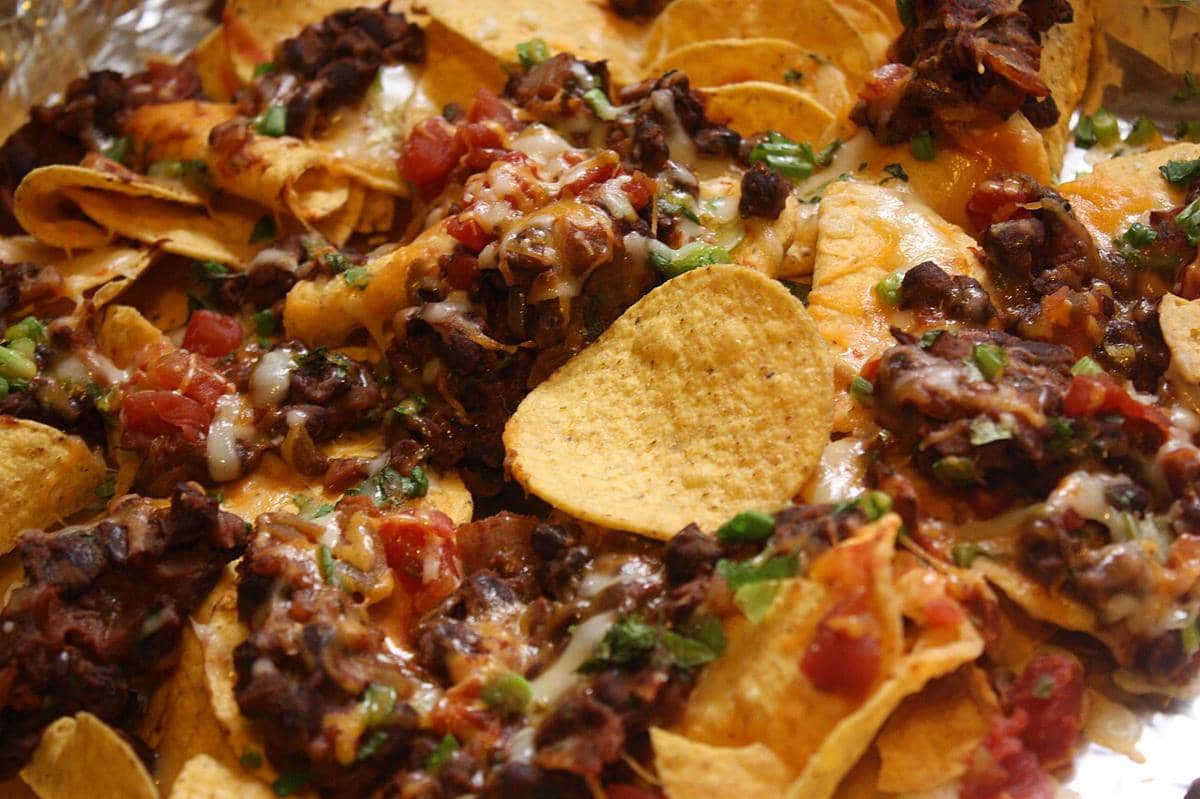ilustrasi nachos daging pedas