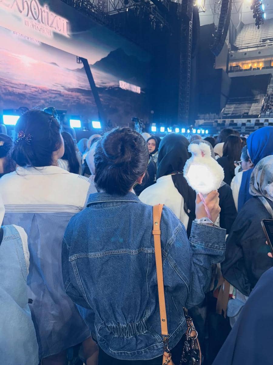 Zee Asadel nonton konser EXO di Jakarta.