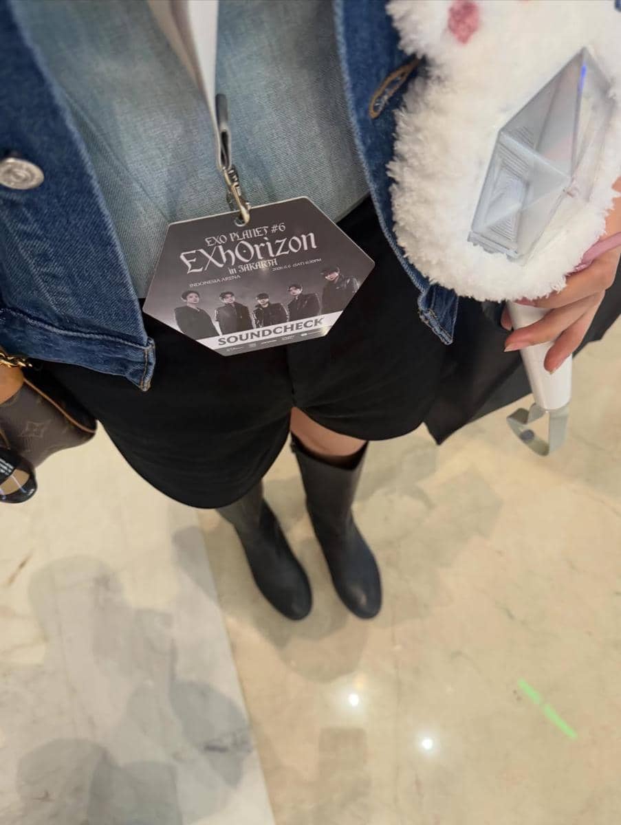 Zee Asadel nonton konser EXO di Jakarta.