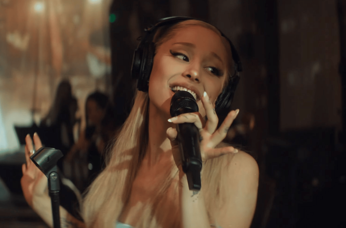 Lirik Lagu Honeymoon Avenue - Ariana Grande beserta Maknanya
