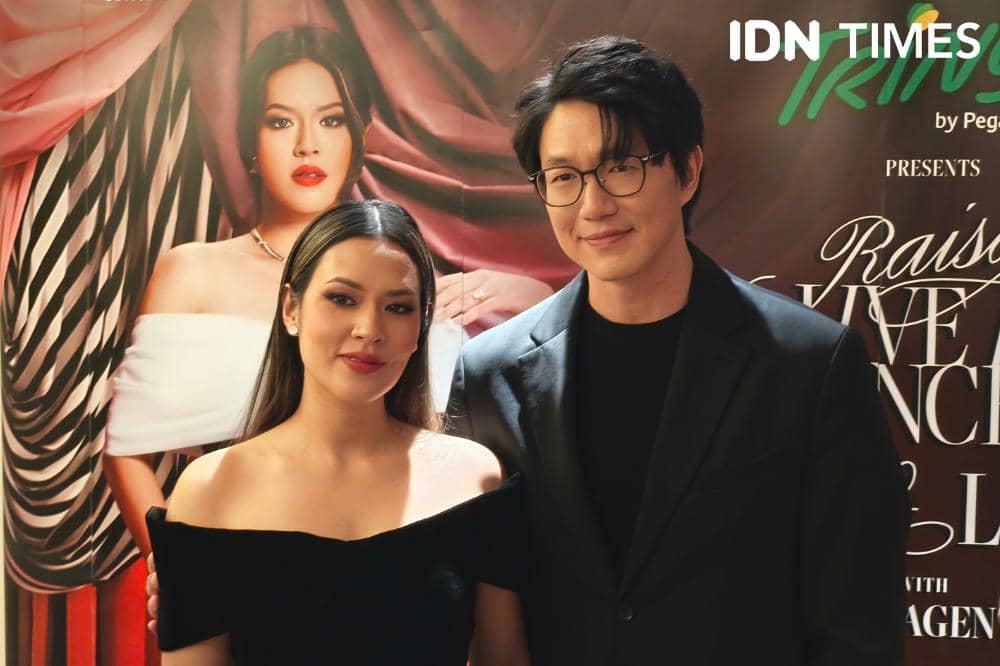 Potret Raisa bersama Sung Si Kyung dijumpai saat press conference usai konser Love & Let Go (IDN Times/Juan Dwi)