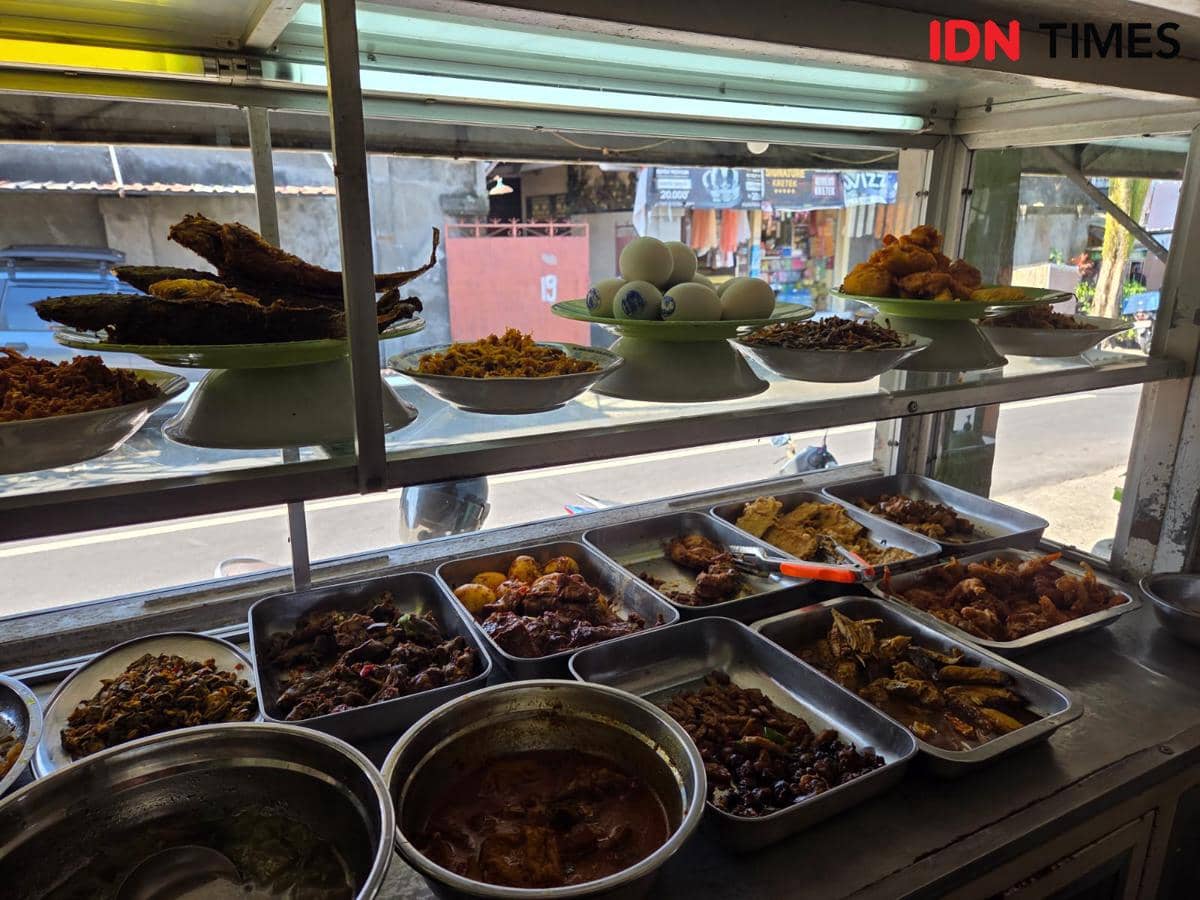 Warteg di Tabanan (IDNTimes/Wira Sanjiwani)