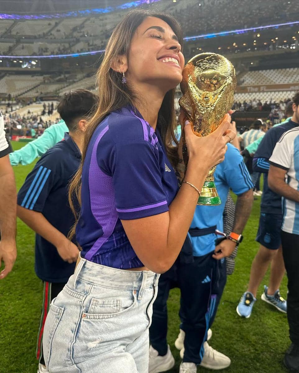 Antonela Roccuzzo istri Lionel Messi