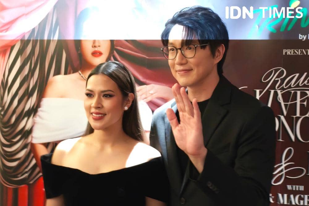 Potret Raisa bersama Sung Si Kyung dijumpai saat press conference usai konser Love & Let Go (IDN Times/Juan Dwi)