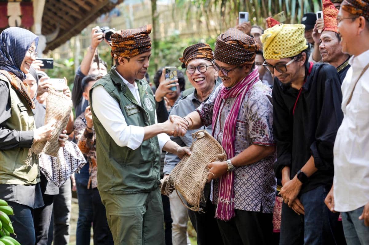 Kemenhut Serahkan SK Hutan Adat 1.175 Hektare di Bengkulu hingga Bali