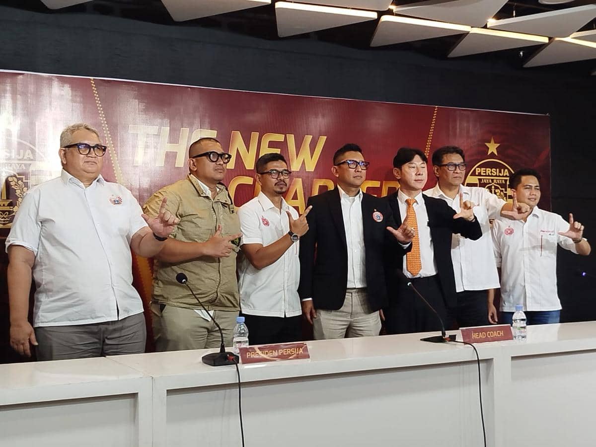 Prosesi perkenalan Shin Tae Yong sebagai pelatih baru Persija di JIS. 