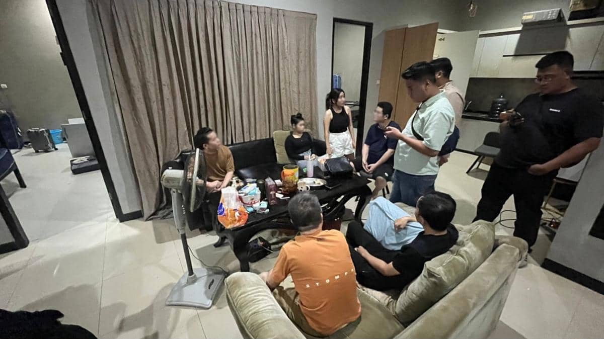Penangkapan WNA Tiongkok dalam kasus Love scamming di Semarang.