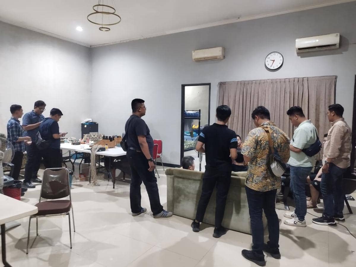 Penangkapan WNA Tiongkok dalam kasus Love scamming di Semarang.