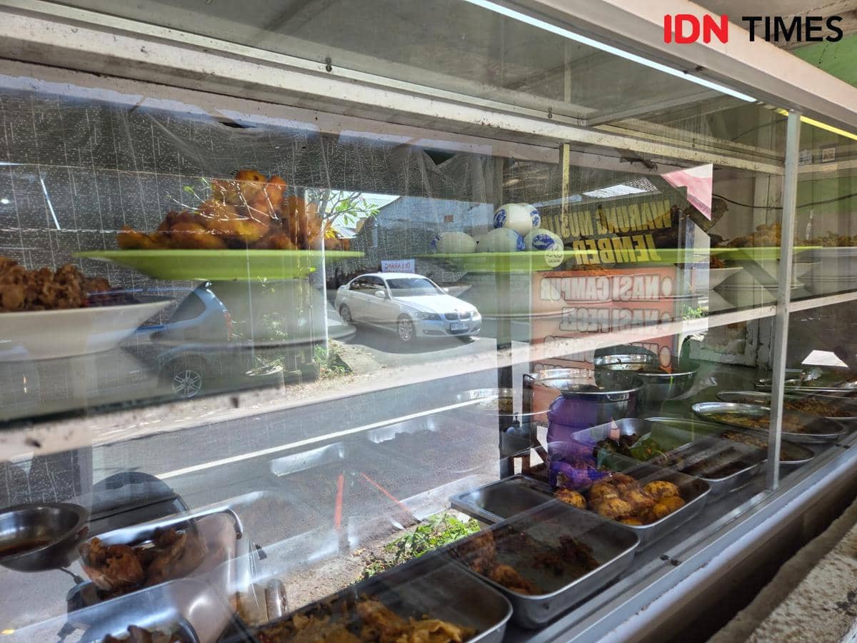 Warteg di Tabanan (IDNTimes/Wira Sanjiwani)
