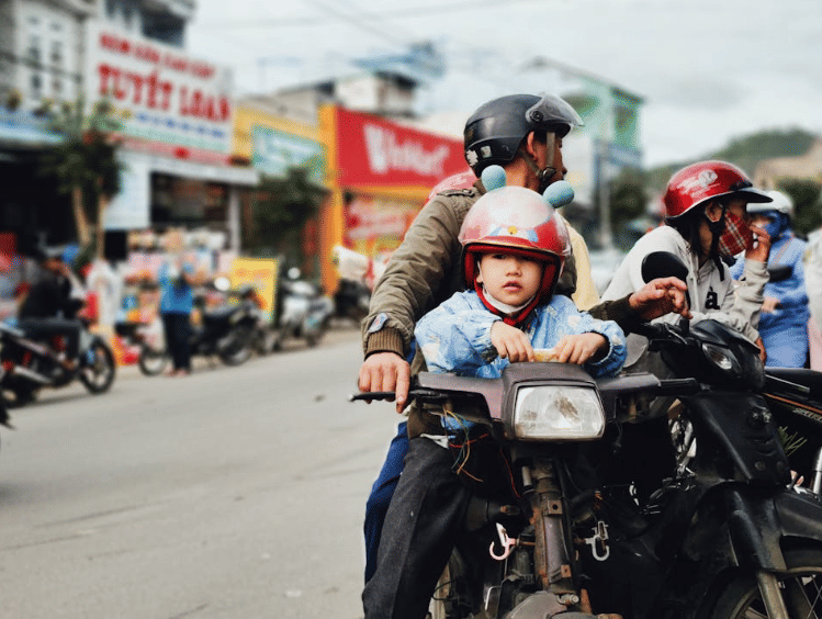 Kenapa Anak Kecil Cepat Tidur Saat di Motor? Ini Penjelasannya