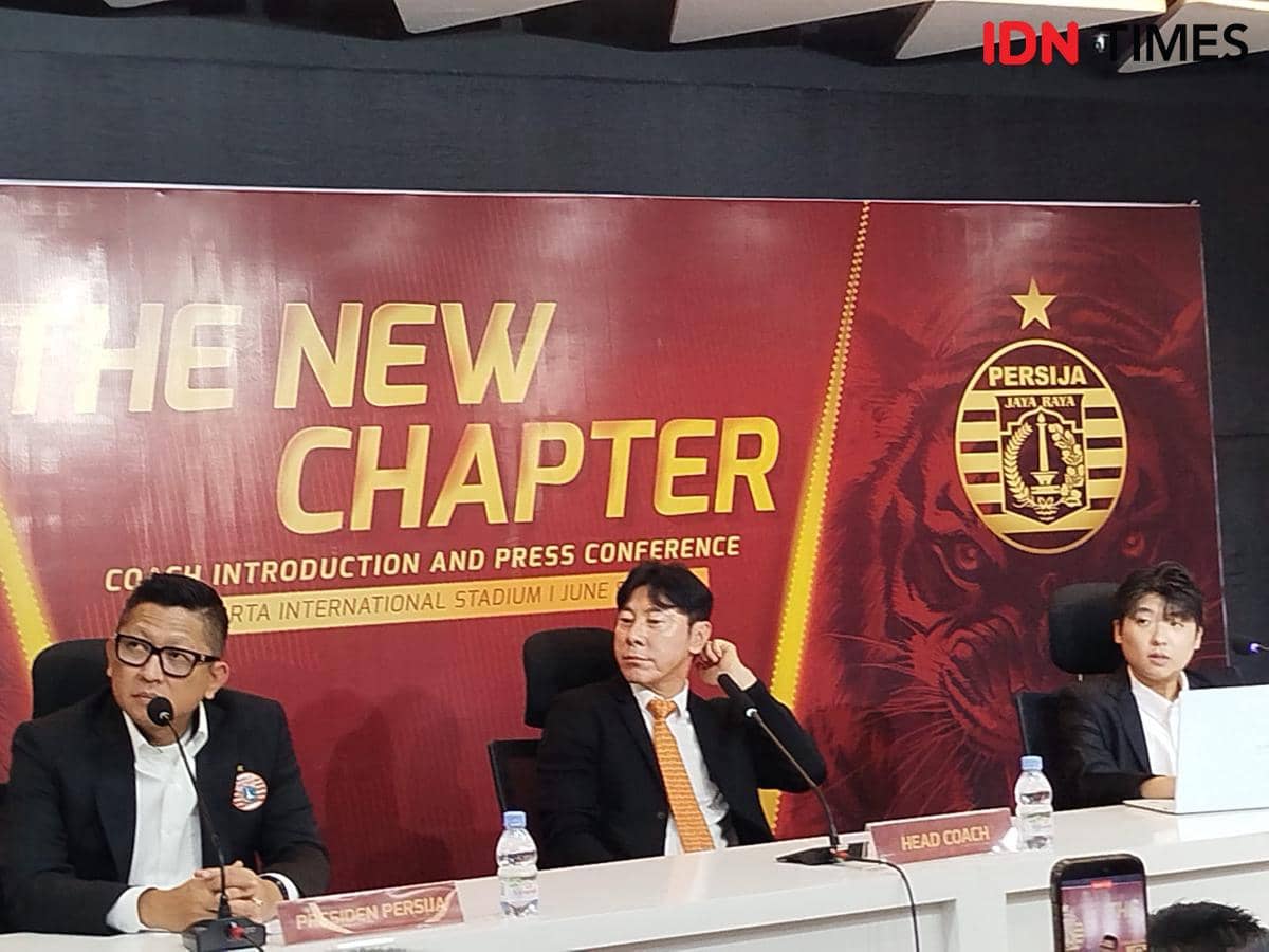 Prosesi perkenalan Shin Tae Yong sebagai pelatih baru Persija di JIS. 