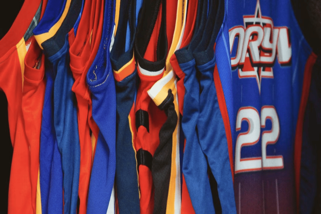 Mengapa Baju Jersey Sering Membuat Bau Badan? Ini Jawabannya