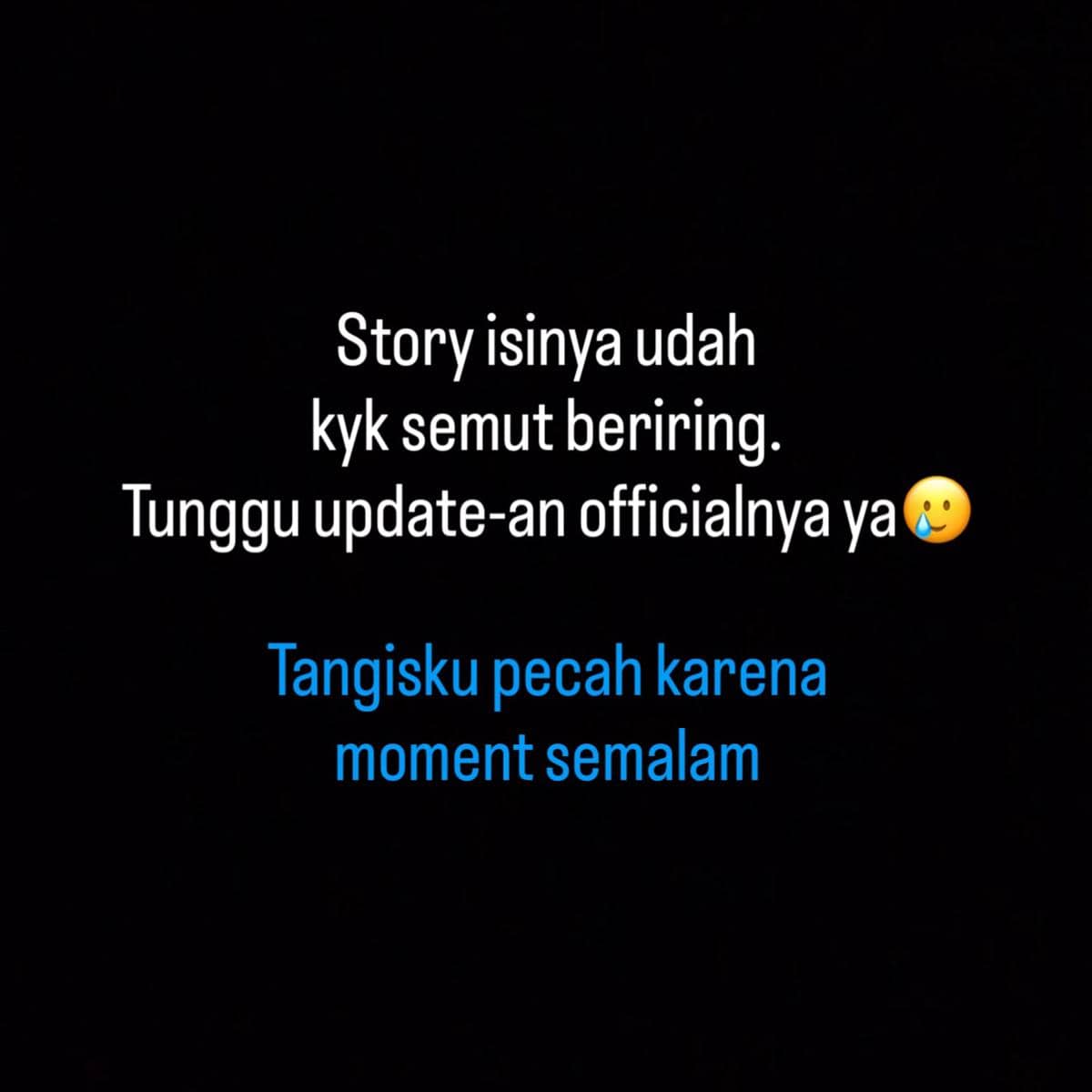 Teks di latar belakang hitam berisi pesan tentang menunggu pembaruan resmi dan ungkapan emosi atas momen semalam.