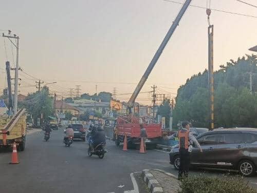 Ditabrak Truk, Portal Pembatas di Simpang Jrakah Kembali Dipasang