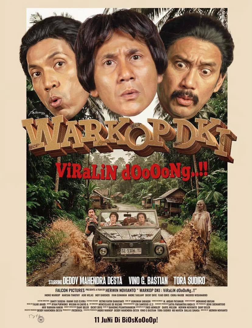 Poster film Warkop DKI Viralin Doooong menampilkan tiga karakter utama dengan ekspresi lucu di atas mobil jeep di jalan pedesaan berlumpur.