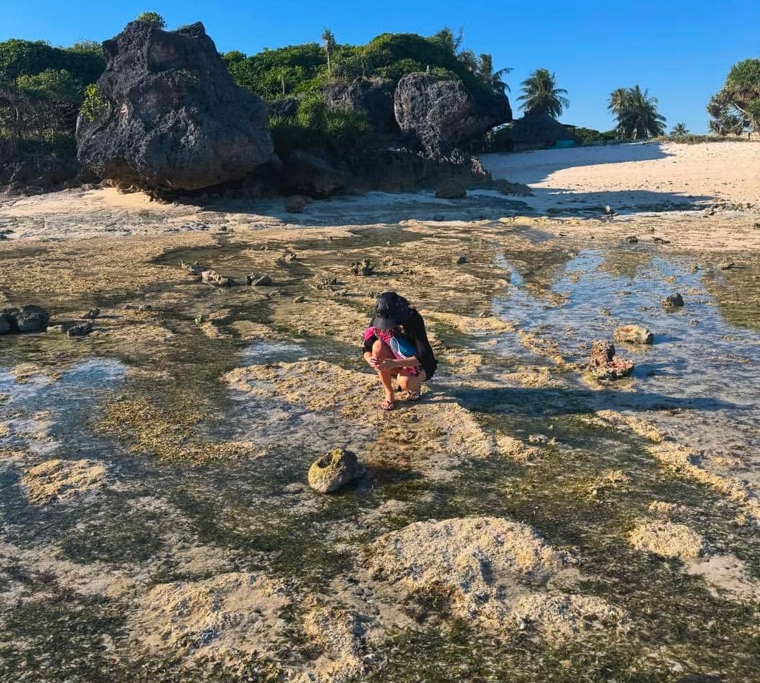 potret Naysilla Mirdad liburan di Pantai Boa, Rote